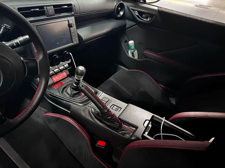 Фото 8 - Subaru BRZ