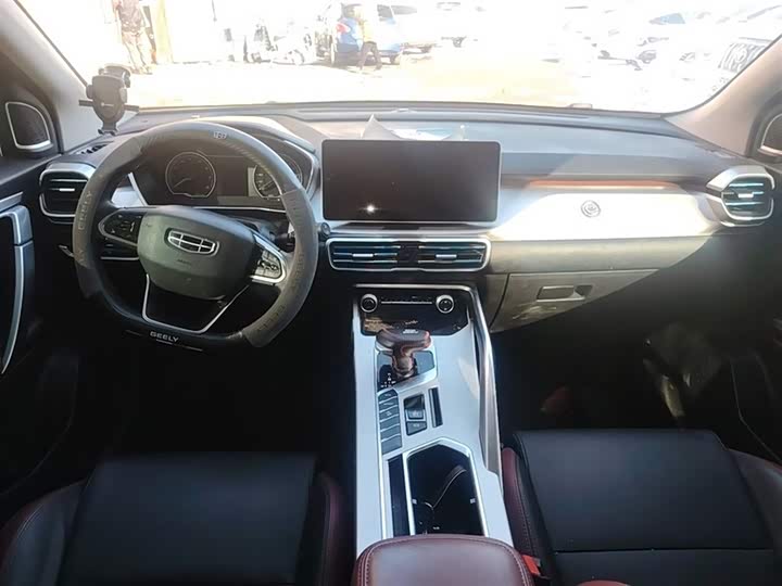 Фото 3 - Geely Coolray