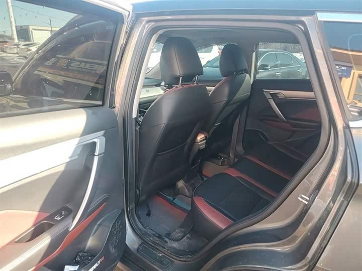 Фото 6 - Geely Coolray