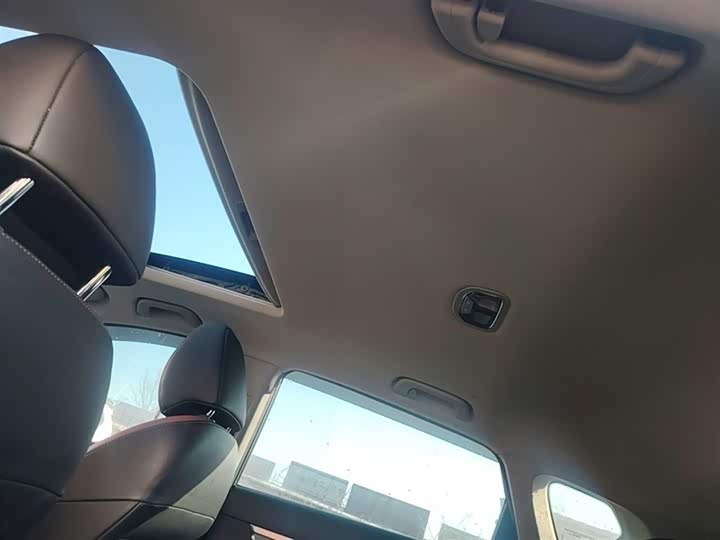 Фото 7 - Geely Coolray