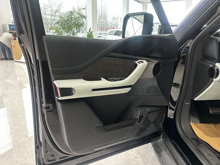 Фото 6 - BYD Yangwang U8