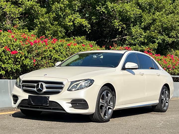 Фото 1 - Mercedes-Benz E-Class