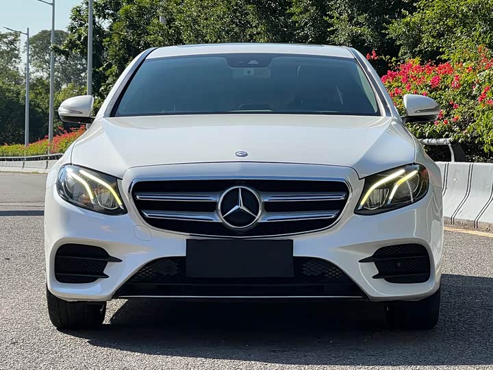 Фото 2 - Mercedes-Benz E-Class