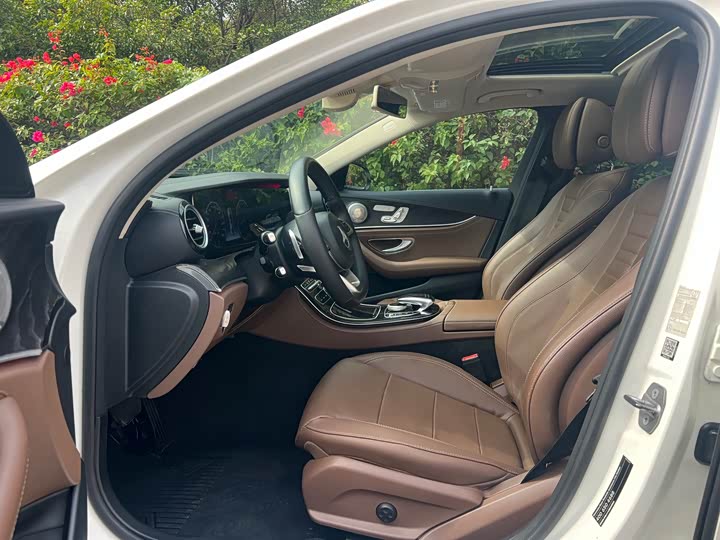 Фото 7 - Mercedes-Benz E-Class