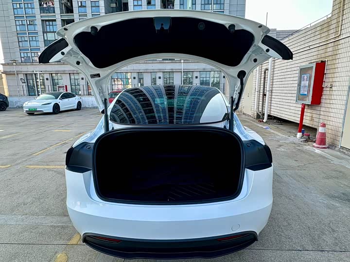 Photo 5 - Tesla Model 3