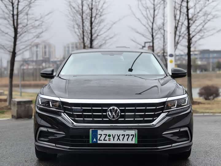 Фото 2 - Volkswagen Passat Hybrid