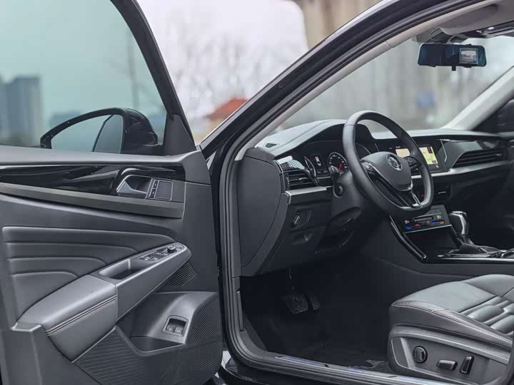 Фото 3 - Volkswagen Passat Hybrid