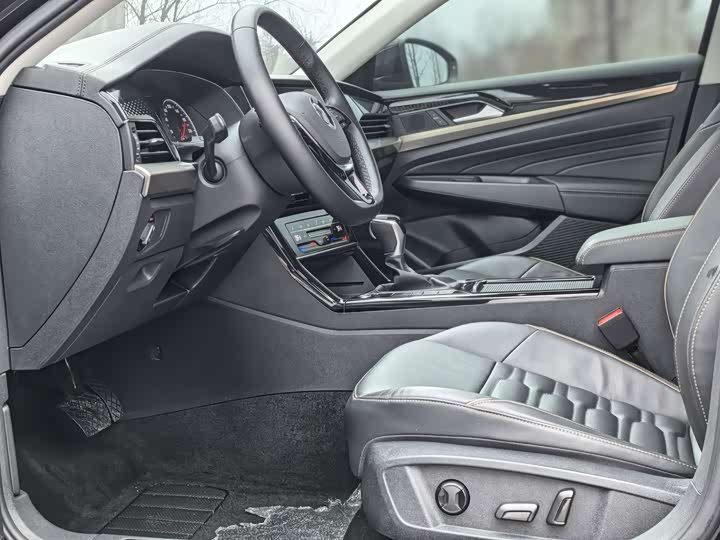 Фото 4 - Volkswagen Passat Hybrid