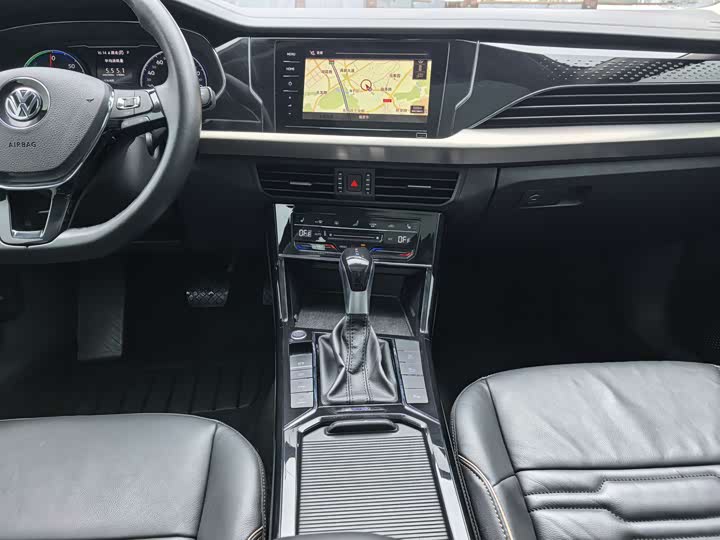 Фото 9 - Volkswagen Passat Hybrid