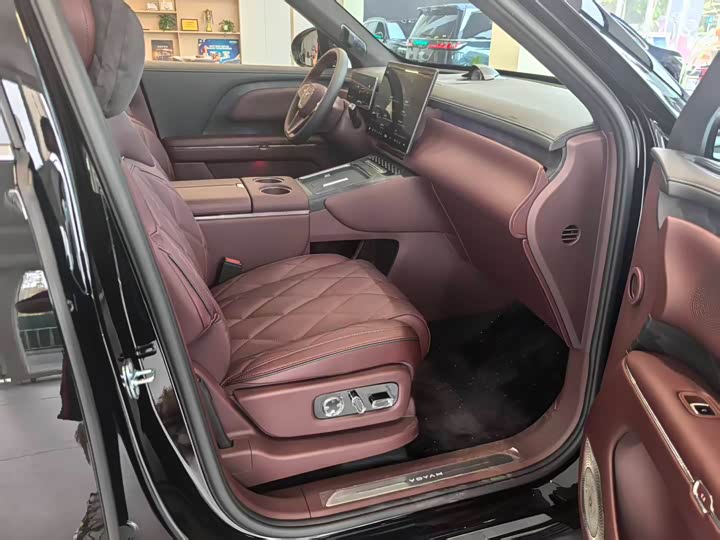 Фото 2 - Voyah Taishan