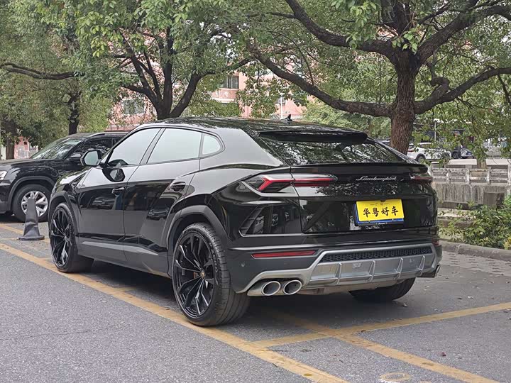 Фото 4 - Lamborghini Urus