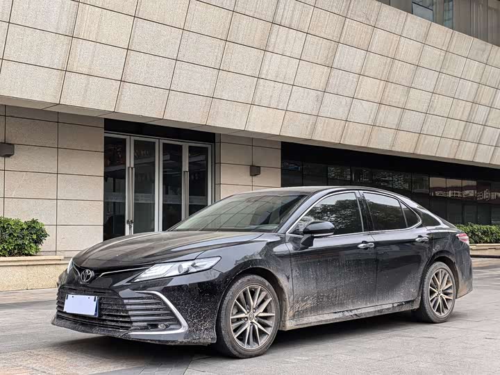 Фото 1 - Toyota Camry