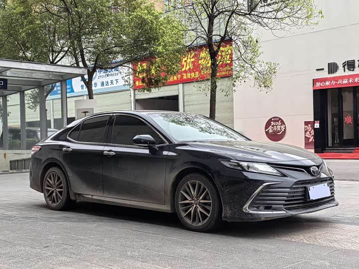 Фото 3 - Toyota Camry