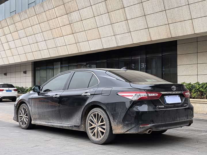 Фото 4 - Toyota Camry