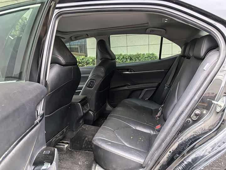 Фото 8 - Toyota Camry