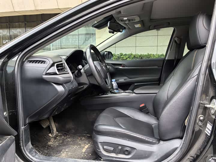 Фото 9 - Toyota Camry