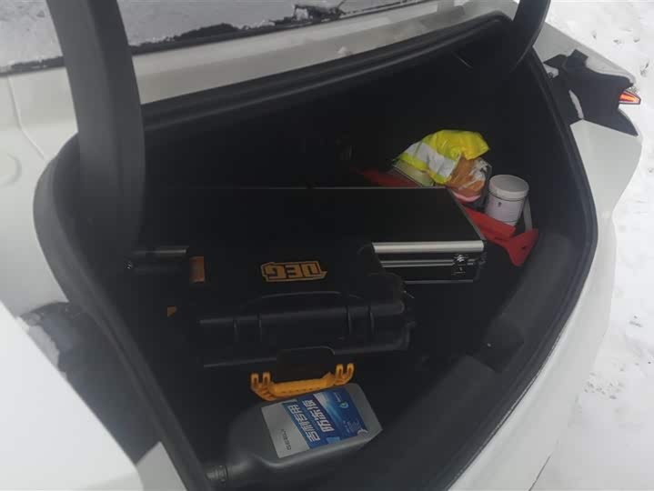 Фото 4 - Geely Galaxy E8