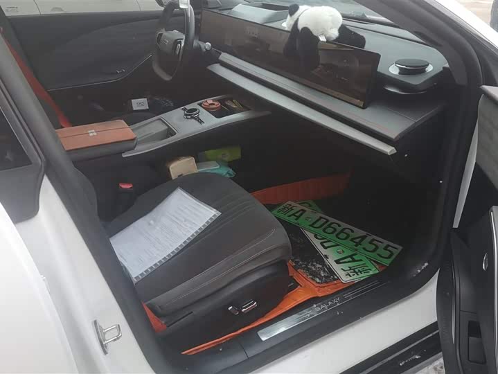 Фото 8 - Geely Galaxy E8