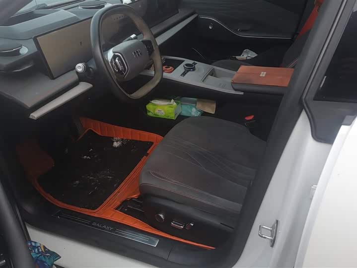 Фото 9 - Geely Galaxy E8