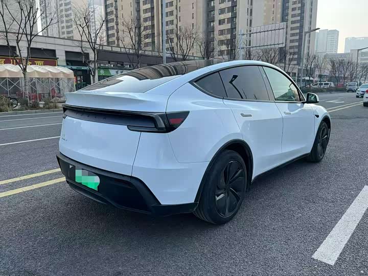Фото 4 - Tesla Model Y