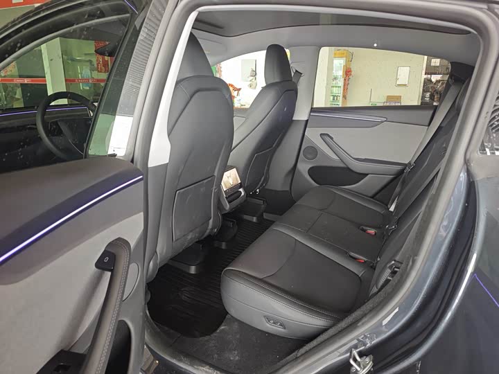 Photo 3 - Tesla Model Y