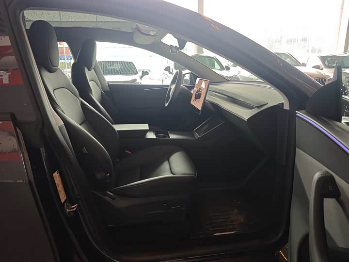 Photo 4 - Tesla Model Y