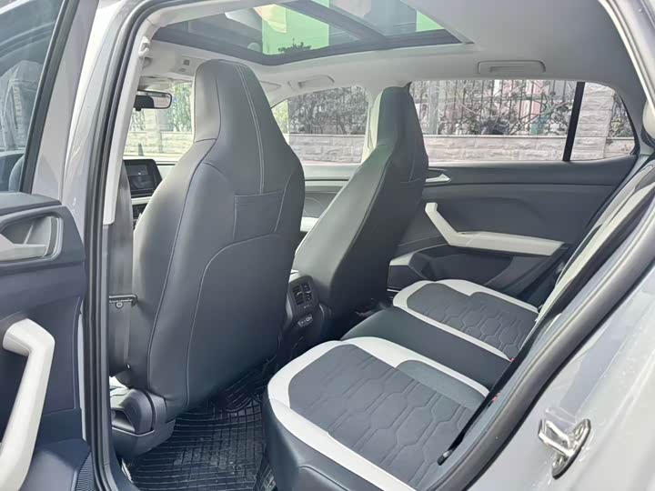 Фото 8 - Volkswagen Tharu