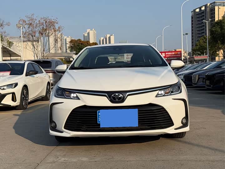 Фото 2 - Toyota Corolla