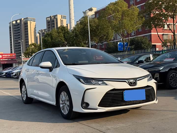 Фото 3 - Toyota Corolla