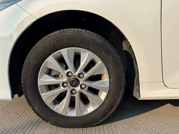 Фото 8 - Toyota Corolla