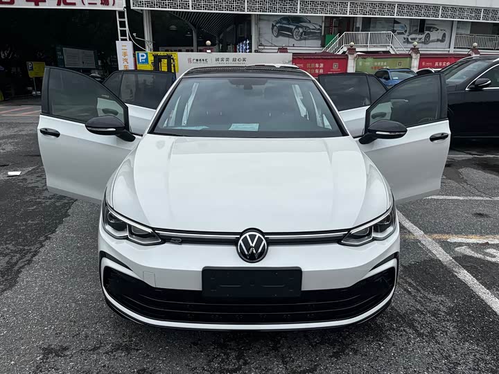 Фото 2 - Volkswagen Golf