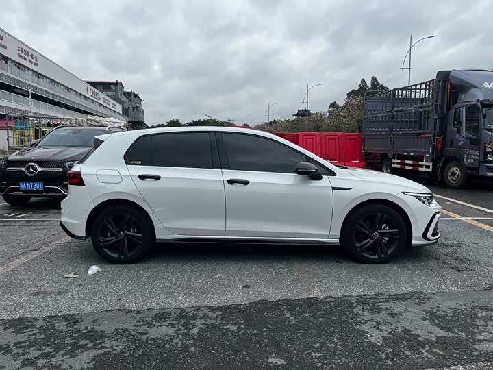 Фото 5 - Volkswagen Golf