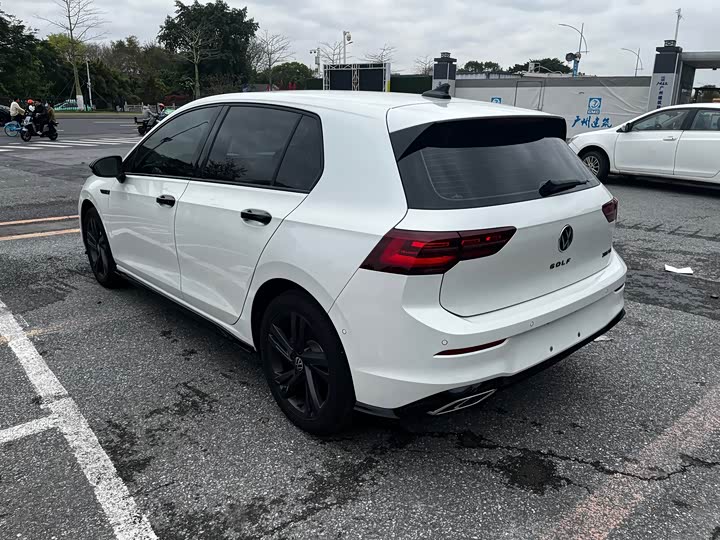 Фото 7 - Volkswagen Golf