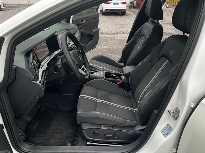 Фото 9 - Volkswagen Golf