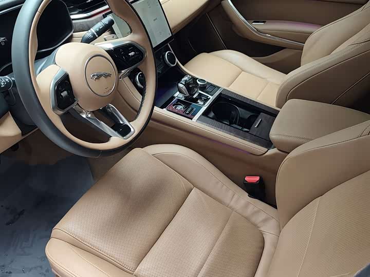 Photo 3 - Jaguar XF L