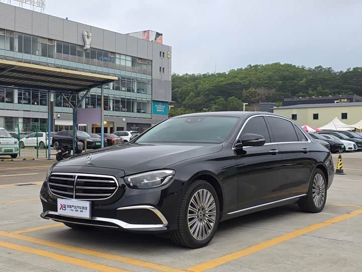 Фото 1 - Mercedes-Benz E-Class