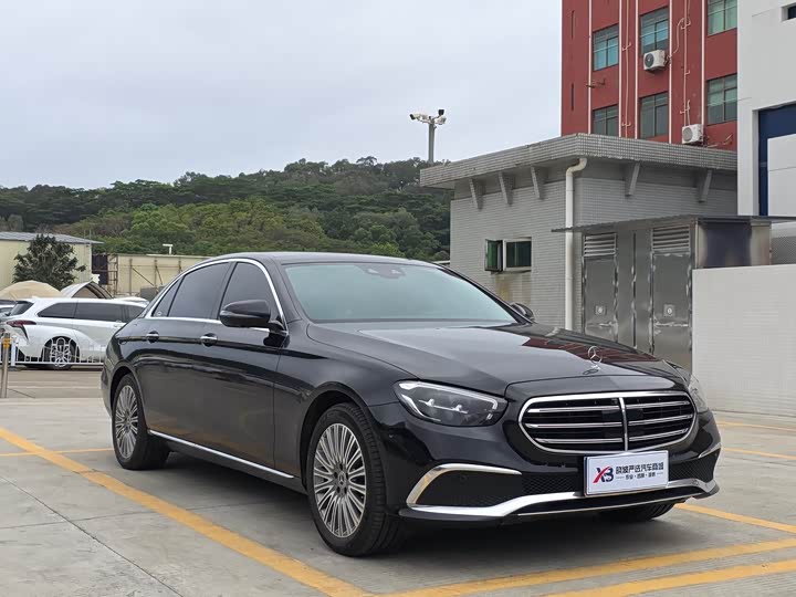 Фото 3 - Mercedes-Benz E-Class