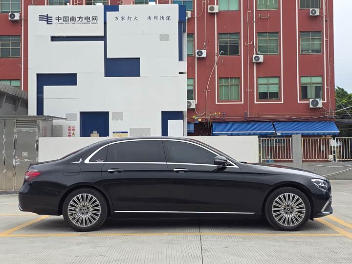 Фото 4 - Mercedes-Benz E-Class