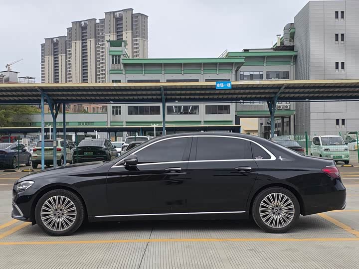 Фото 5 - Mercedes-Benz E-Class