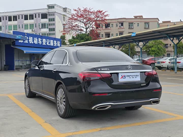 Фото 6 - Mercedes-Benz E-Class