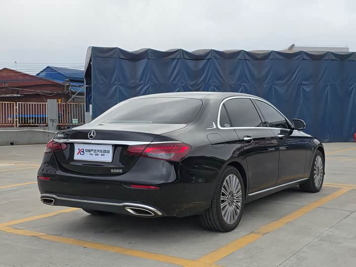 Фото 8 - Mercedes-Benz E-Class