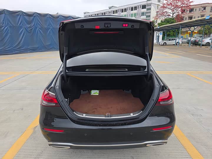 Фото 9 - Mercedes-Benz E-Class