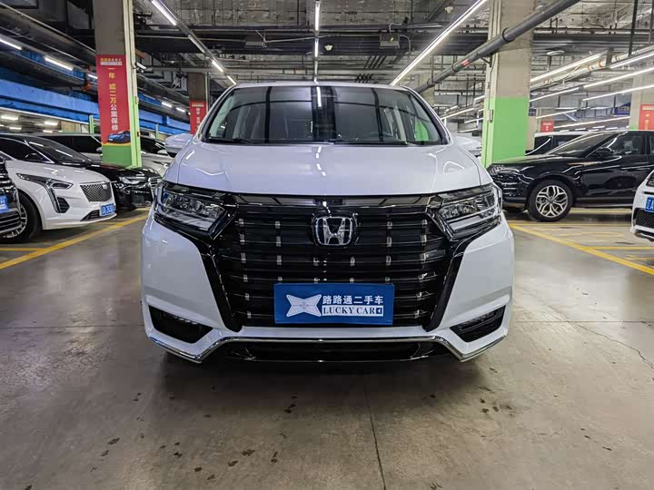 Фото 2 - Honda Elysion