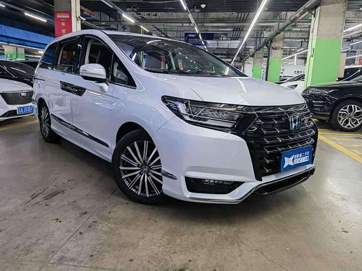 Фото 3 - Honda Elysion