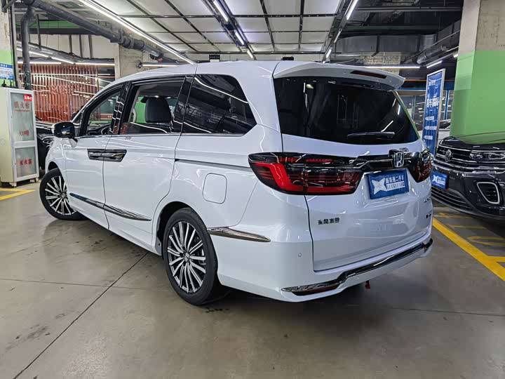 Фото 6 - Honda Elysion