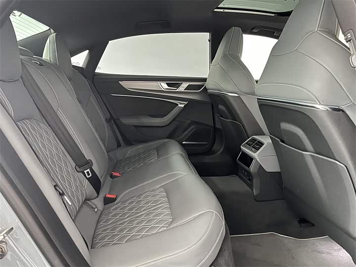 Фото 7 - Audi A7L