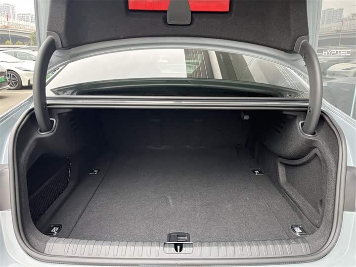 Фото 9 - Audi A7L