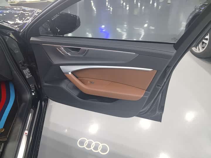 Фото 5 - Audi A6L