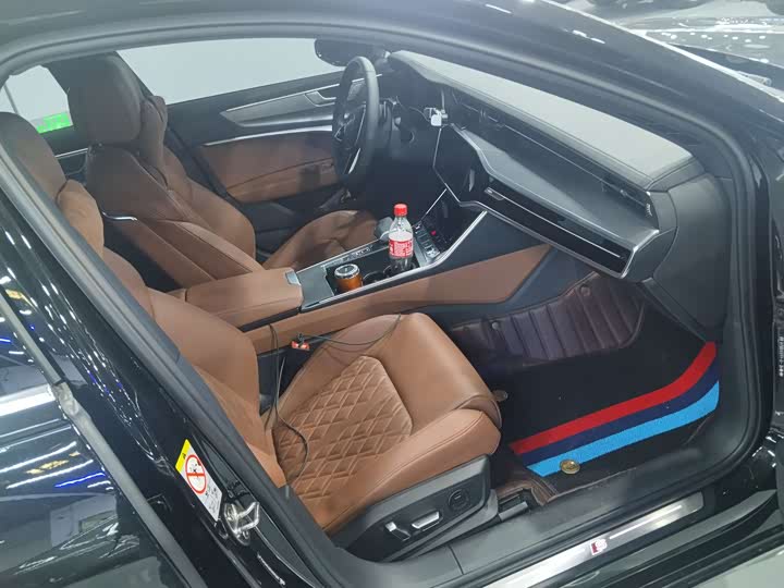 Фото 6 - Audi A6L