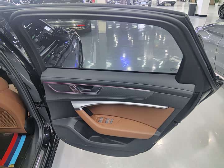 Фото 7 - Audi A6L